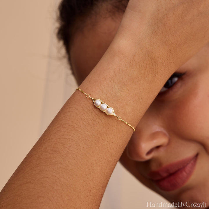 Dainty Pea Pod Pearl Bracelet — Natural Freshwater Bridal Gift