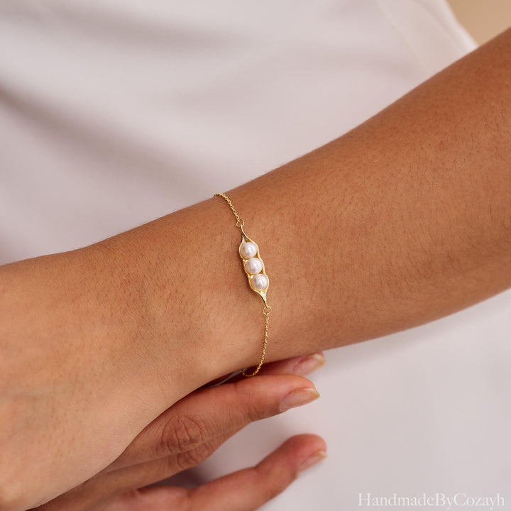 Dainty Pea Pod Pearl Bracelet — Natural Freshwater Bridal Gift