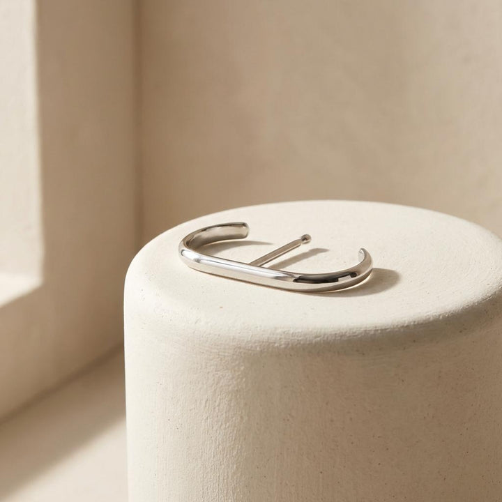 Minimalist Suspender Bar Earrings – Modern Geometric Ear Lobe Cuff